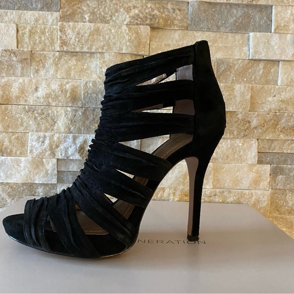 BCBG Jubilee Black Maya Nubuck Heels - Picture 8 of 9